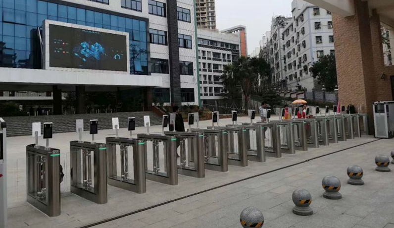 <b>学校闸机案例</b>